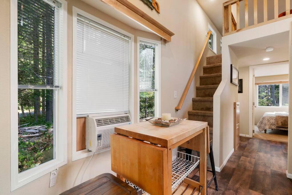 New Tiny Home Steps Away From Mt. Rainier Ashford Kültér fotó
