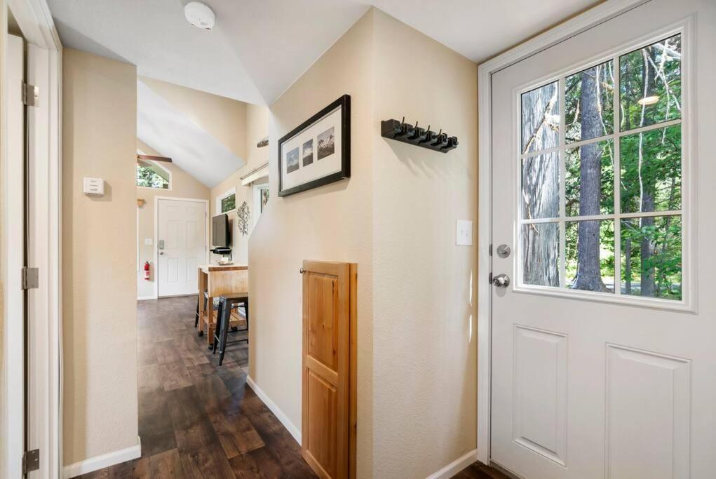 New Tiny Home Steps Away From Mt. Rainier Ashford Kültér fotó